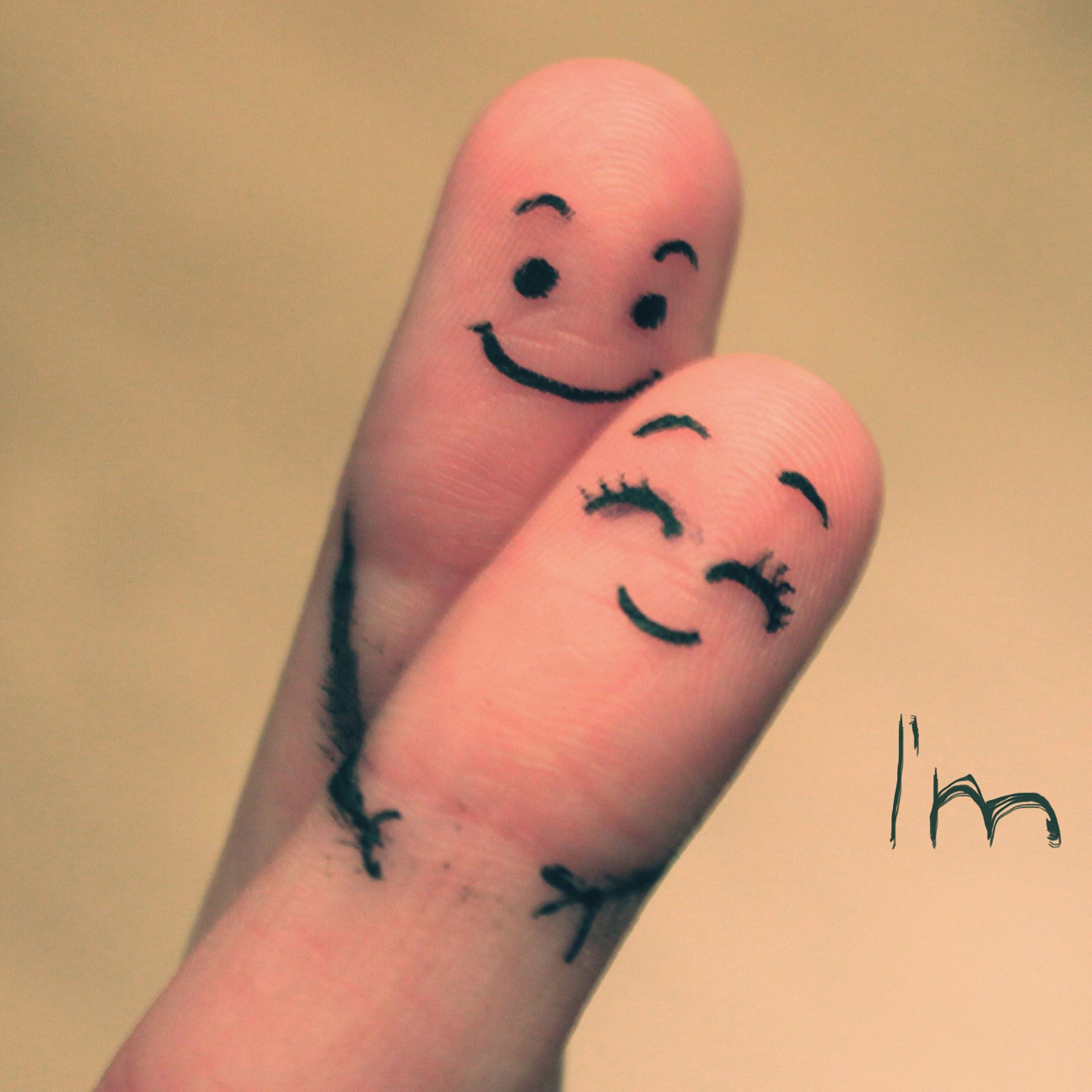 In-Love-Fingers-ipad-4-wallpaper-ilikewallpaper_com.jpg